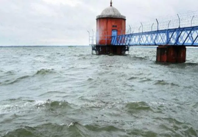 chennai district main water source lake raised tha water level 